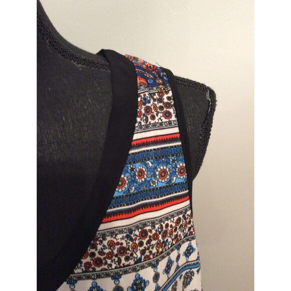 Plus size 2X Sleeveless V Neck Print Top Open Back Front of Closet - Picture 3 of 6